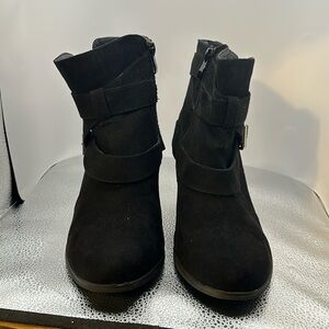 LUOIKA, healed ankle boots. Size 9. Black suede​​